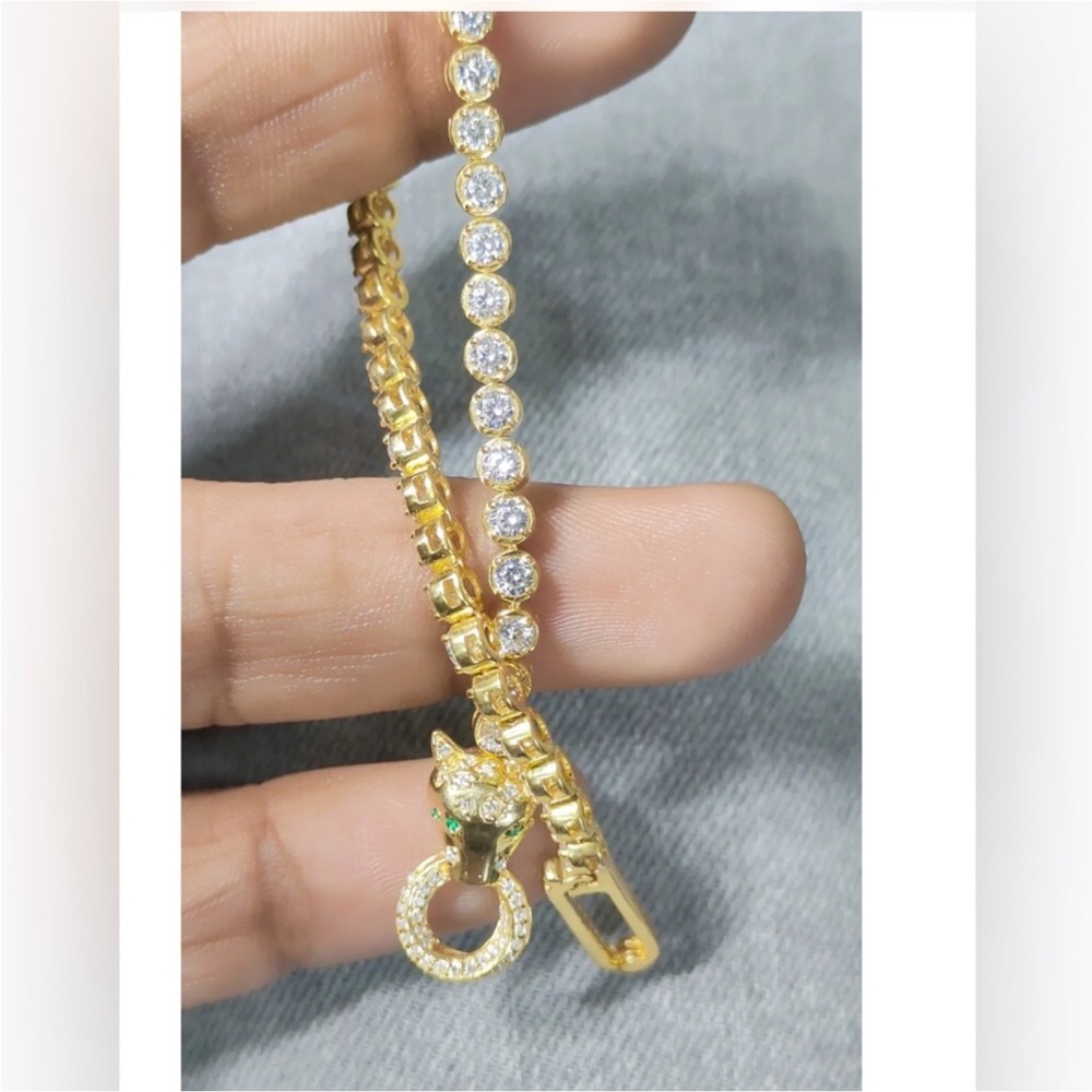Unbelievably Gorgeous, PANTHER head 14 karat gold Overlay Platinum bracelet - Picture 5 of 9